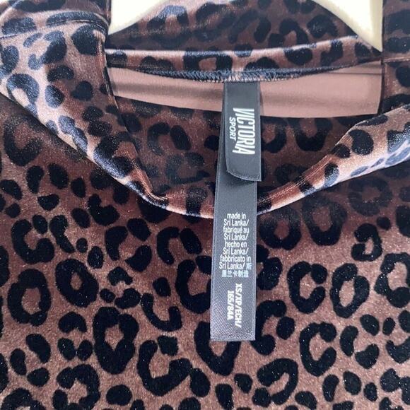 Victoria Sport velour belle sleeve turtleneck - Picture 3 of 6